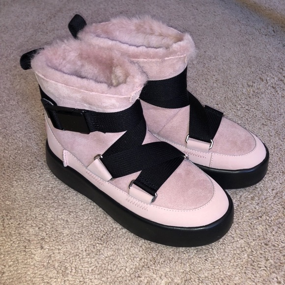 Ugg boots - Picture 1 of 6
